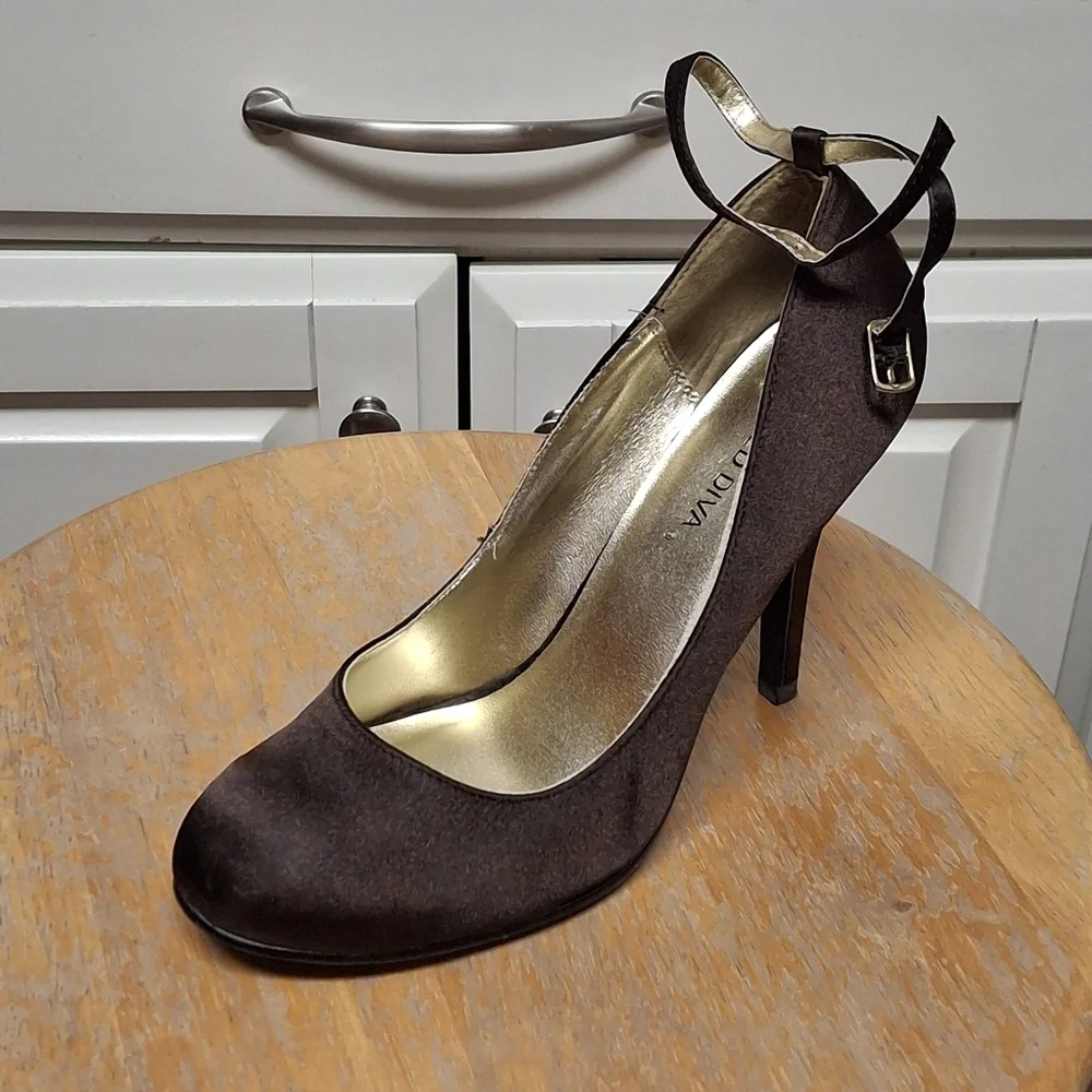 New Wild Diva Satin Closed Toe Evening Shoe Brown - Picture 3 of 7